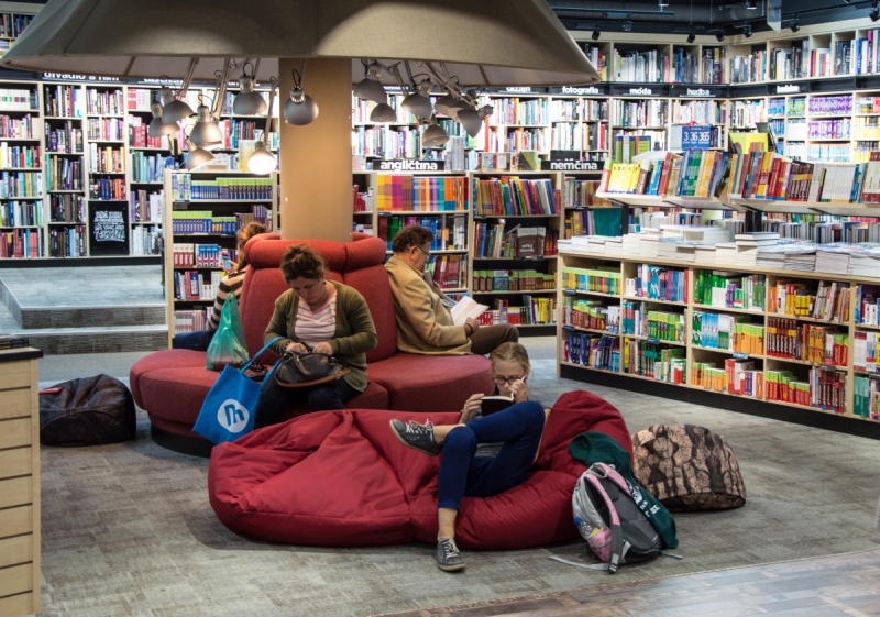 ecommerce-TENDE-min_books_bookstore_book_reader_readers_reading_shop_sale_books-849006