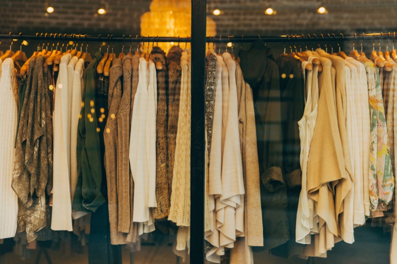 ecommerce-TENDE-min_clothe_fashion_store_shop_window_store_front-21277